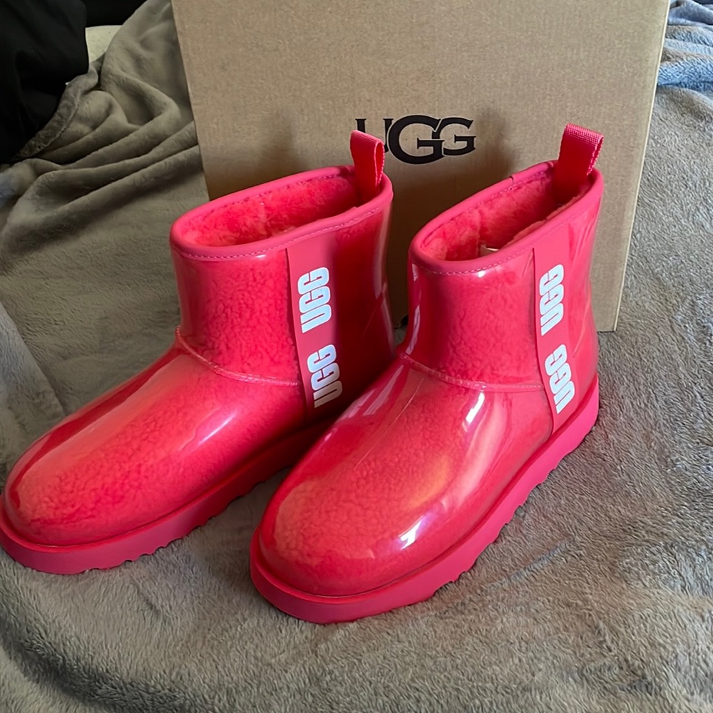 NIB Ugg Classic Clear Minis